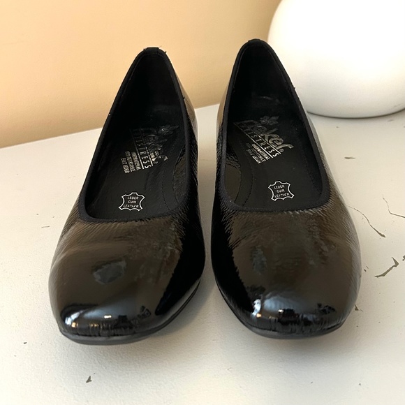 Like New Rieker Antistress Crinkle Patent Leather Low Heel Pumps Size EU37/US6 - Picture 5 of 14